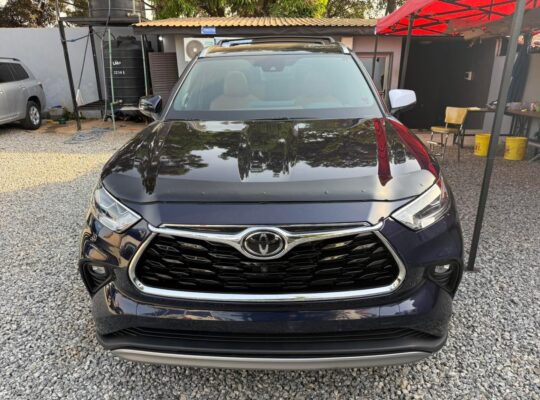TOYOTA HIGHLANDER PLATINIUM
