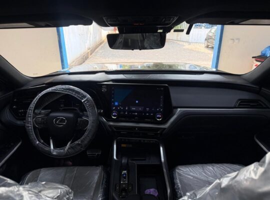 LEXUSE TX500H HYBRIDE E