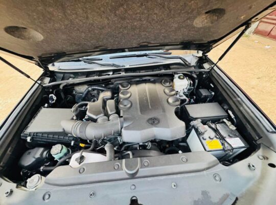 TOYOTA 4 RUNNER FULL OPTIONS