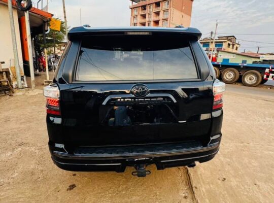 TOYOTA 4 RUNNER FULL OPTIONS