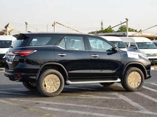 Toyota Fortuner SR5