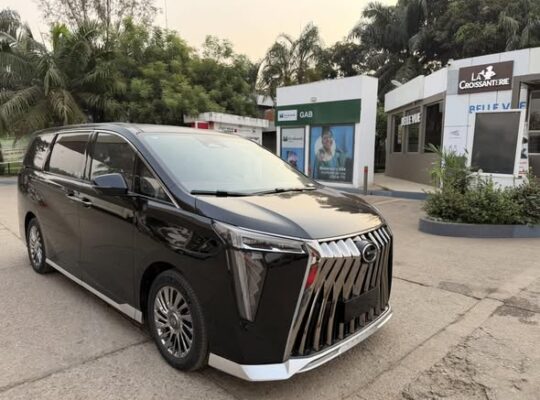 GAC Modèle: M8 Traction: AWD 4×4 Forme: SUV