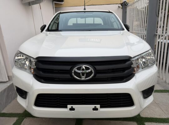 Toyota Modèle : Hilux Forme : Pickup 2 Cabines