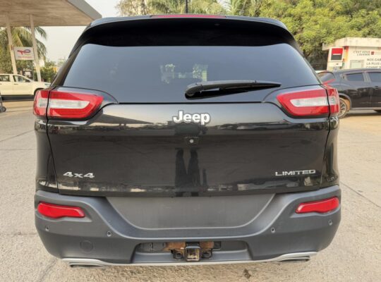 Jeep Model: Cheerokee Limited Traction : AWD 4×4