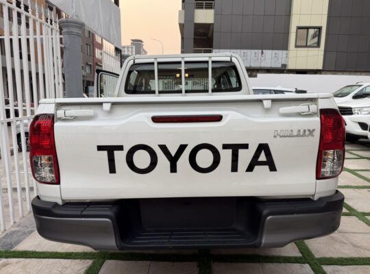 Toyota Modèle : Hilux Forme : Pickup 2 Cabines