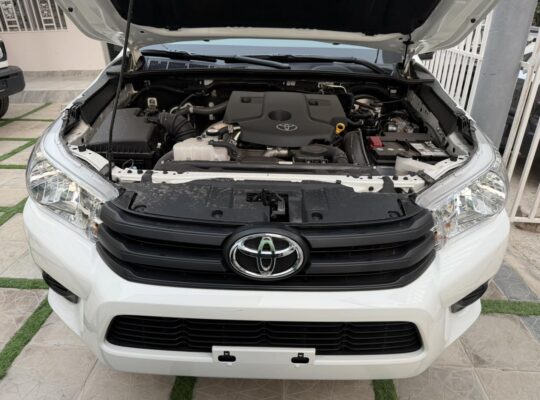 Toyota Modèle : Hilux Forme : Pickup 2 Cabines