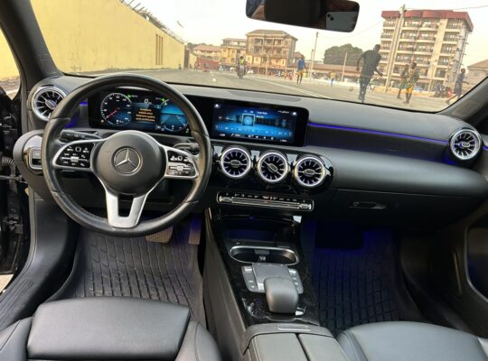 Mercedes Benz année 2022