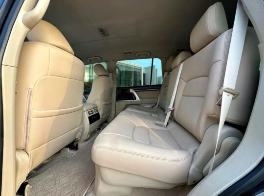 Toyota Land Cruiser GXR MID V6 – 2021