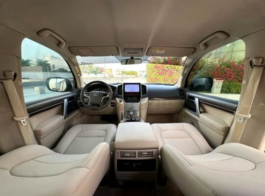 Toyota Land Cruiser GXR MID V6 – 2021