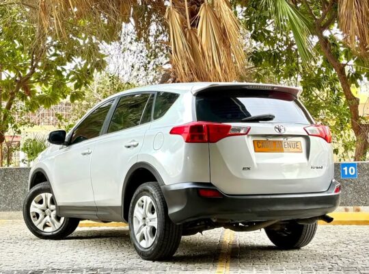 Toyota RAV4 EX – 2013