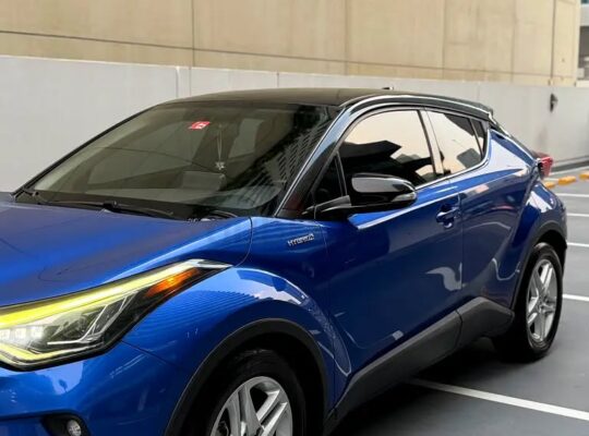 Toyota C-HR XLE Premium Hybrid – 2021