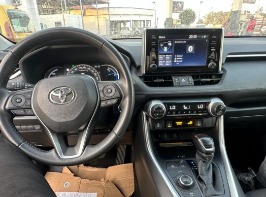 RAV4 HYBRIDE ANNÉE 2021 ESSENCE 4 CYLINDRE