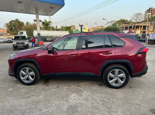 RAV4 HYBRIDE ANNÉE 2021 ESSENCE 4 CYLINDRE