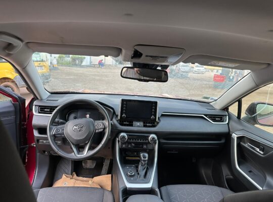 RAV4 HYBRIDE ANNÉE 2021 ESSENCE 4 CYLINDRE