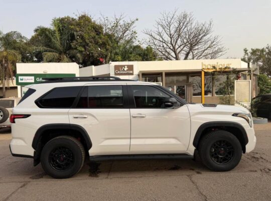 TOYOTA SEQOUIA COMPTEUR 17384 ANNÉE 2024 2025