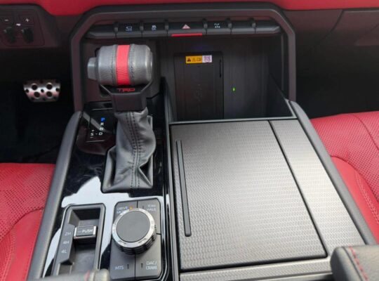 TOYOTA SEQOUIA COMPTEUR 17384 ANNÉE 2024 2025