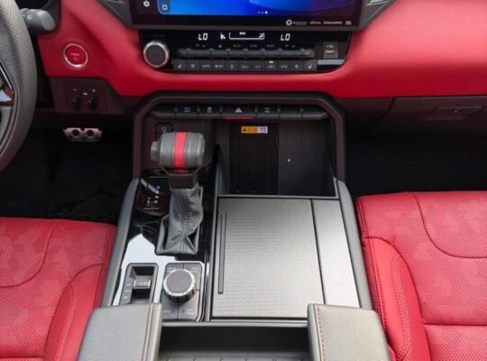 TOYOTA SEQOUIA COMPTEUR 17384 ANNÉE 2024 2025