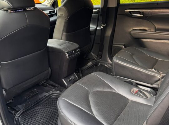 Toyota Highlander 2021