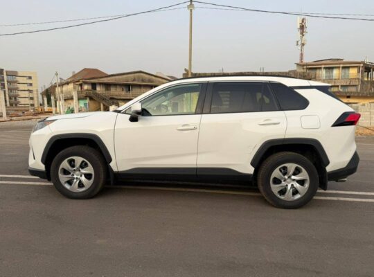 Toyota RAV4 2020 — essence (non hybride