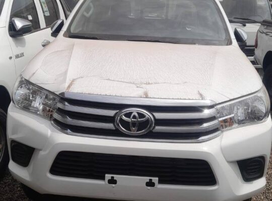 TOYOTA HILUX Sortie d&rsquo;usine Disponible en Guinée