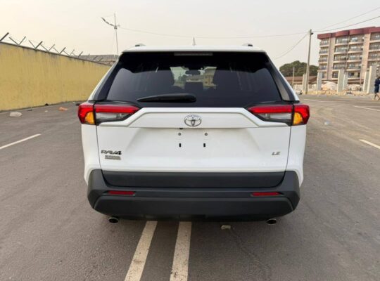 Toyota RAV4 2020 — essence (non hybride