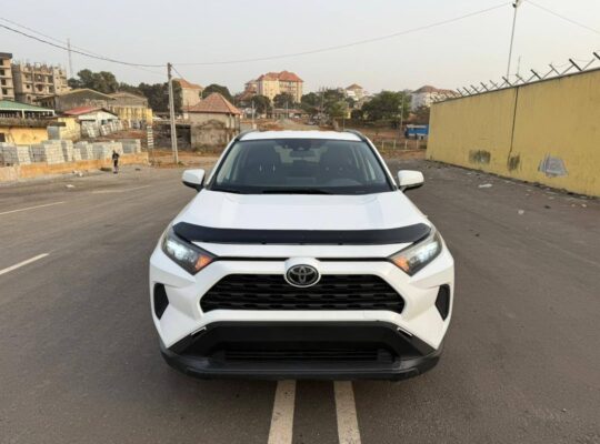 Toyota RAV4 2020 — essence (non hybride