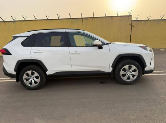 Toyota RAV4 2020 — essence (non hybride