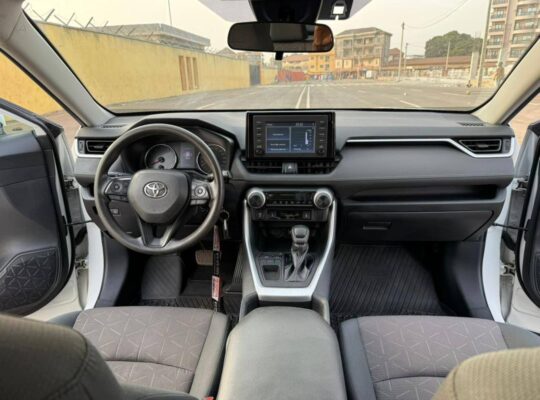 Toyota RAV4 2020 — essence (non hybride