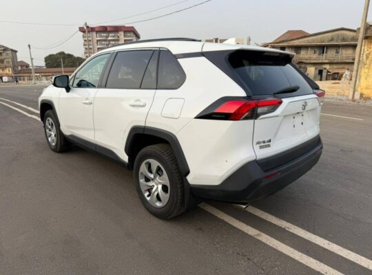 Toyota RAV4 2020 — essence (non hybride