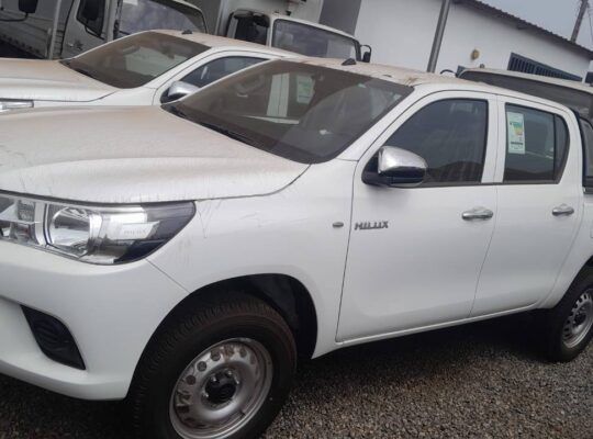 TOYOTA HILUX Sortie d&rsquo;usine Disponible en Guinée