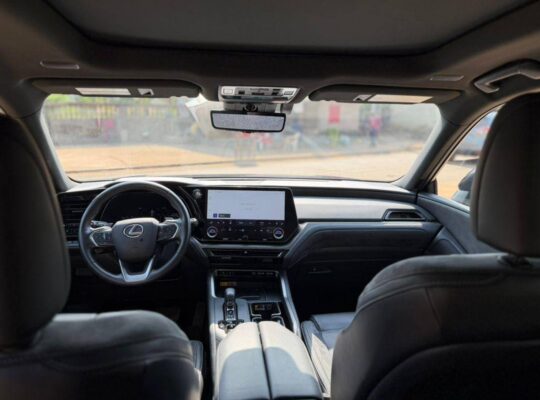 LEXUS 2025 — FULL LUXE