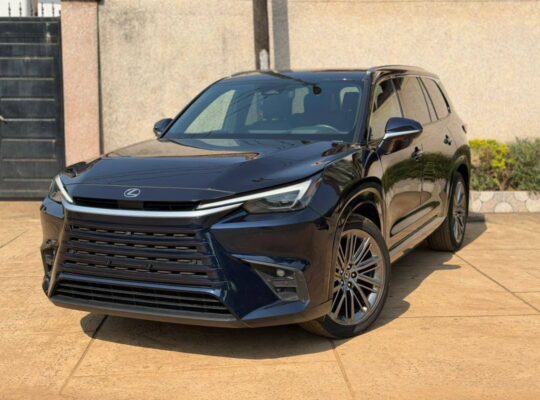 LEXUS 2025 — FULL LUXE